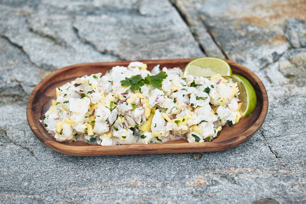Frisk, syrlig og sommerlig ceviche laget med isgalt – en spennende fisk med mild smak og fast kjøtt som passer perfekt råmarinert.
